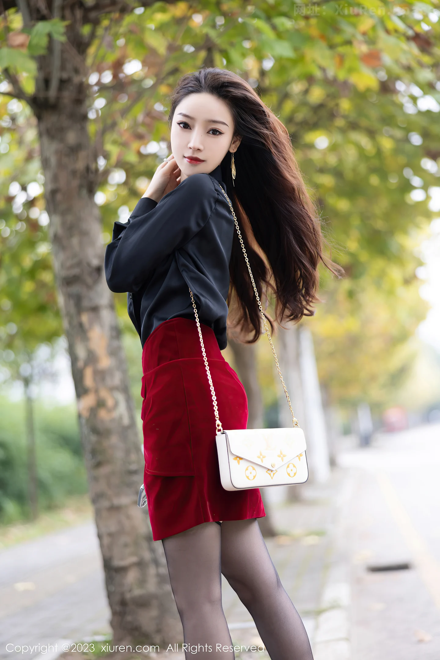 图片[4]-[XiuRen秀人网]VOL.7867 模特苏曼兮黑色上衣露性感黑色内衣配黑丝吊袜秀翘臀诱惑写真83P-秀人网官方网站